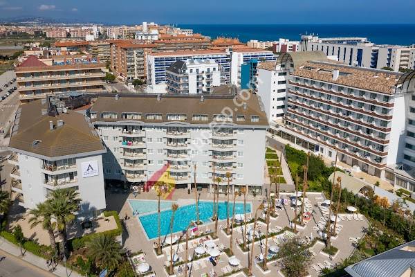 AQUA Hotel Montagut Suites