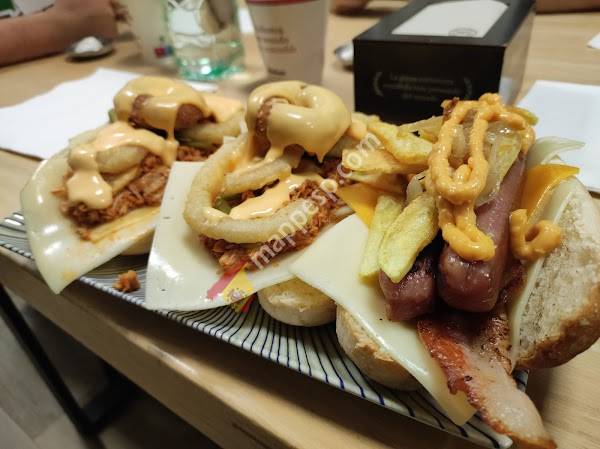 BAR-CAFETERÍA EL HOGAR ALMODÓVAR DEL PINAR.