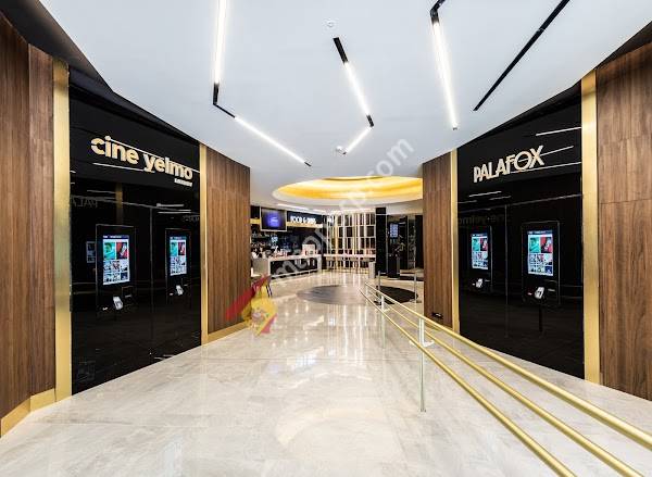 Cine Yelmo Luxury Palafox