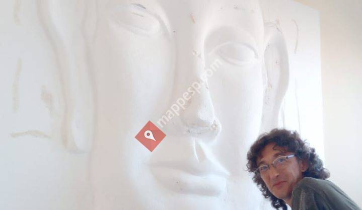 Escultor y diseñador Gío