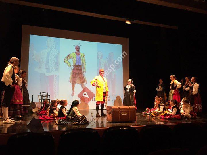 Grupo de danzas Rauda