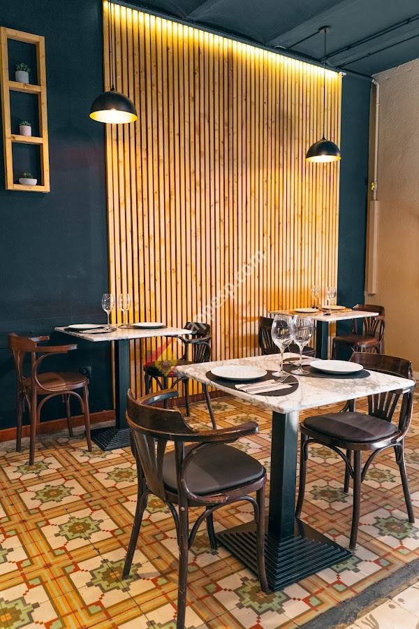 Instint Restaurant