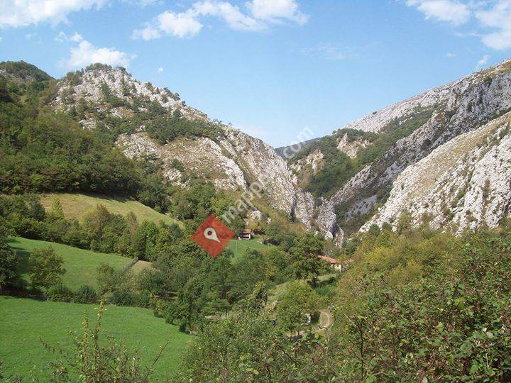 La Lastra, Hotel and tourist apartments
