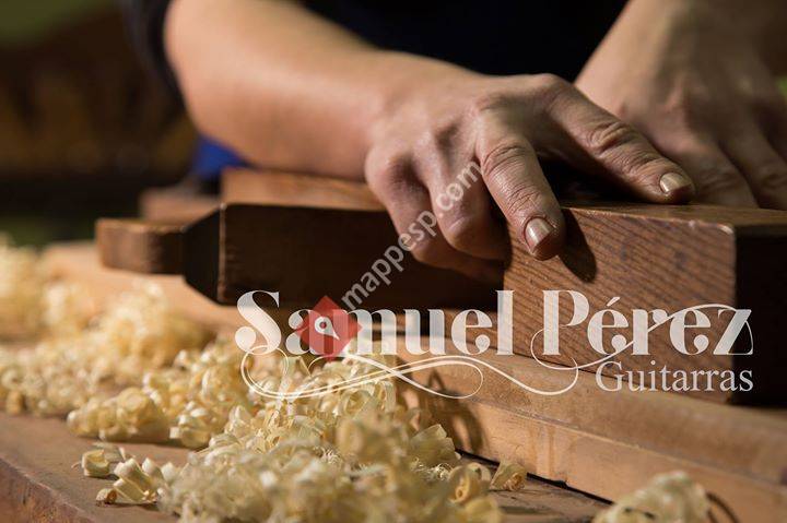 Luthier Samuel Pérez