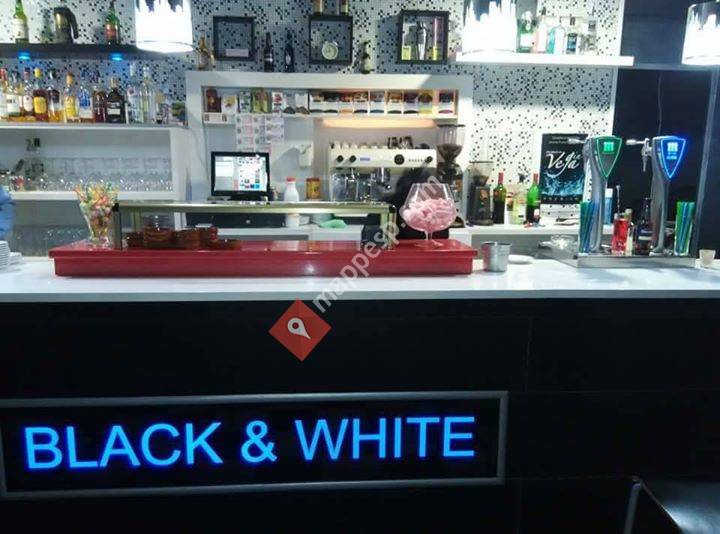 PUB BLACK & WHITE