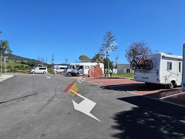 Área de aparcamiento y servicios para Autocaravanas de Villaviciosa