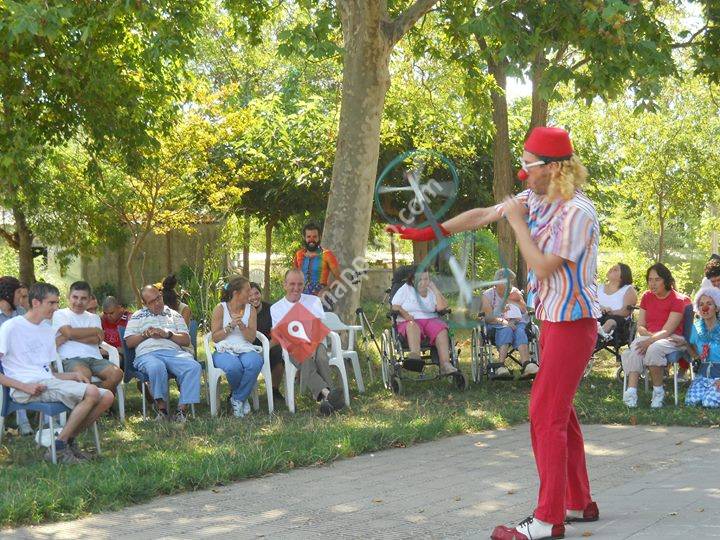 Sponsor a Clown Student's Dream / Amadrina el sueño de un Alumno de Clown