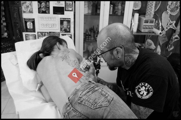 Tattoo and Hools Shop