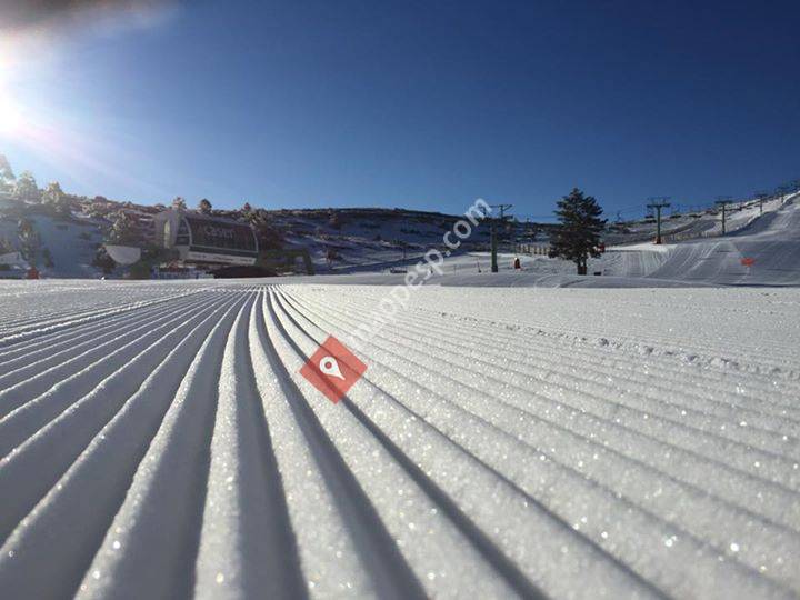 Tu casa en la montaña. Escuela de esquí y deportes de aventura
